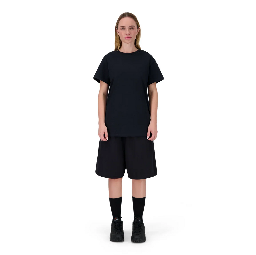 SET SCHWARZE JOGGING-SHORTS + T-SHIRT